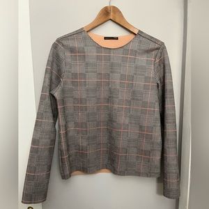 **Zara Basic Vegan Foux Suede top. Color Grey/Salmon with square patterns